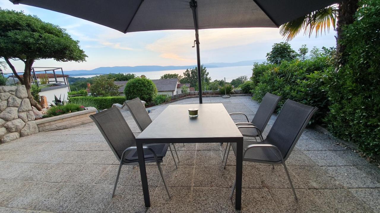 Divine View Apartma Njivice Exteriér fotografie