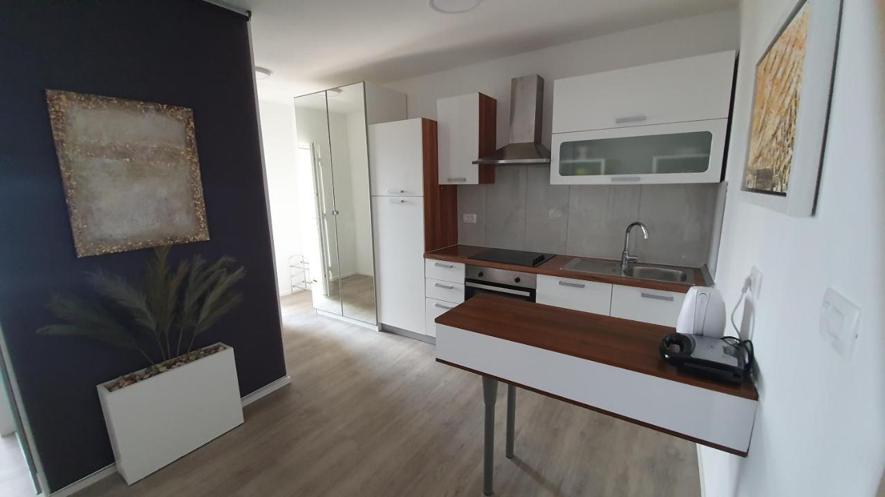 Divine View Apartma Njivice Exteriér fotografie