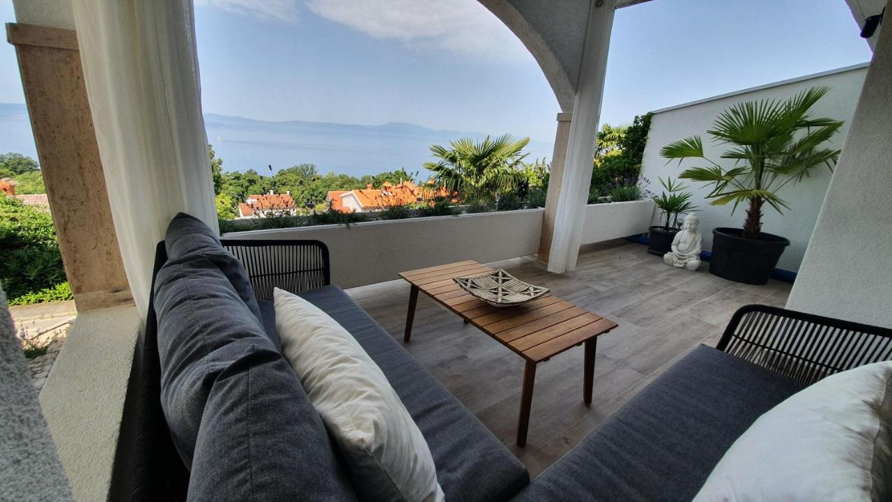 Divine View Apartma Njivice Exteriér fotografie